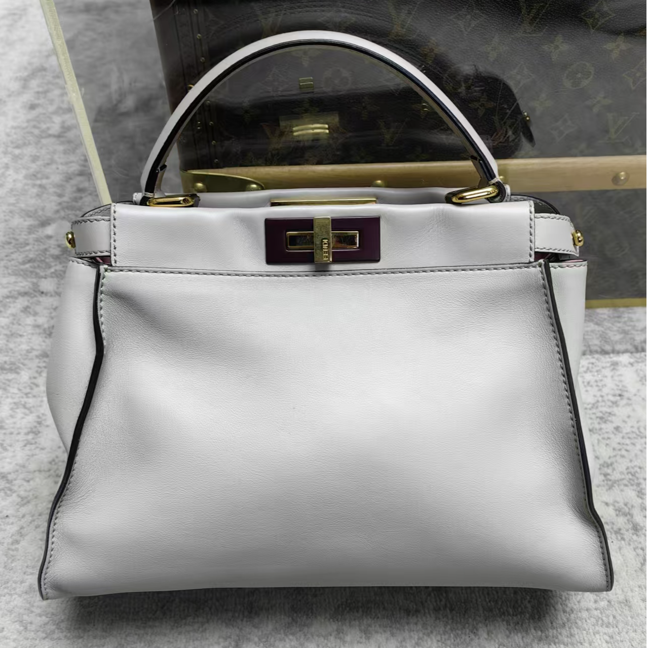 95新 FENDI/芬迪 安洁利 芬迪白色peekaboo单肩包