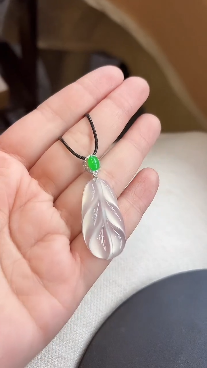 【闪购商品】翡翠颈饰18K金镶嵌叶子