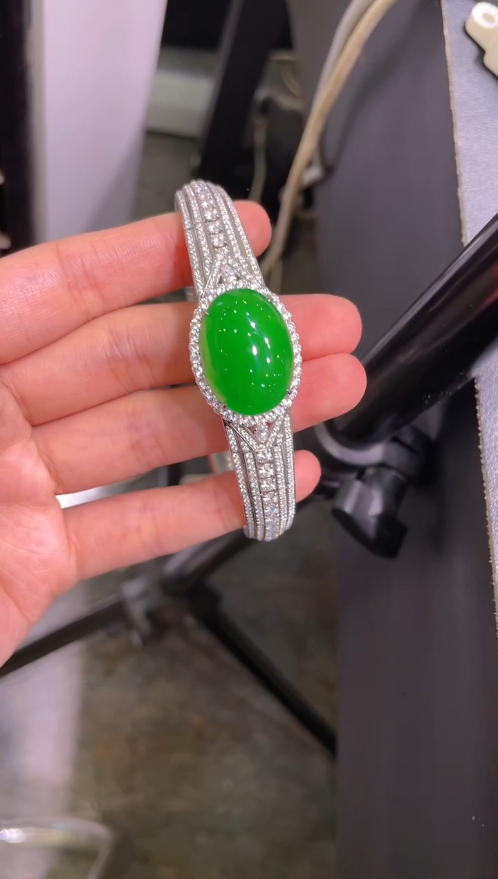 【闪购商品】翡翠吊坠(不含链)18K金镶嵌A25