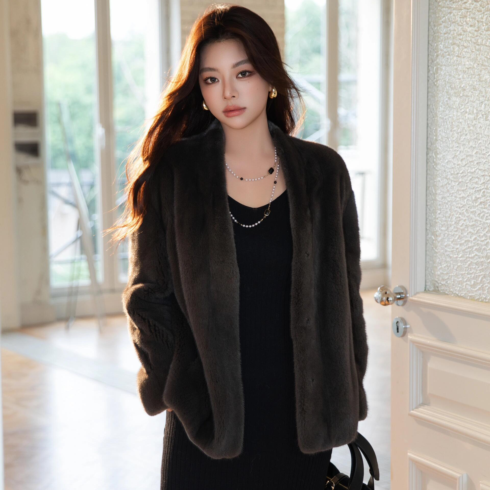 【优优】2025整貂皮大衣女进口紫金短二天鹅绒皮草外套年轻时尚v领