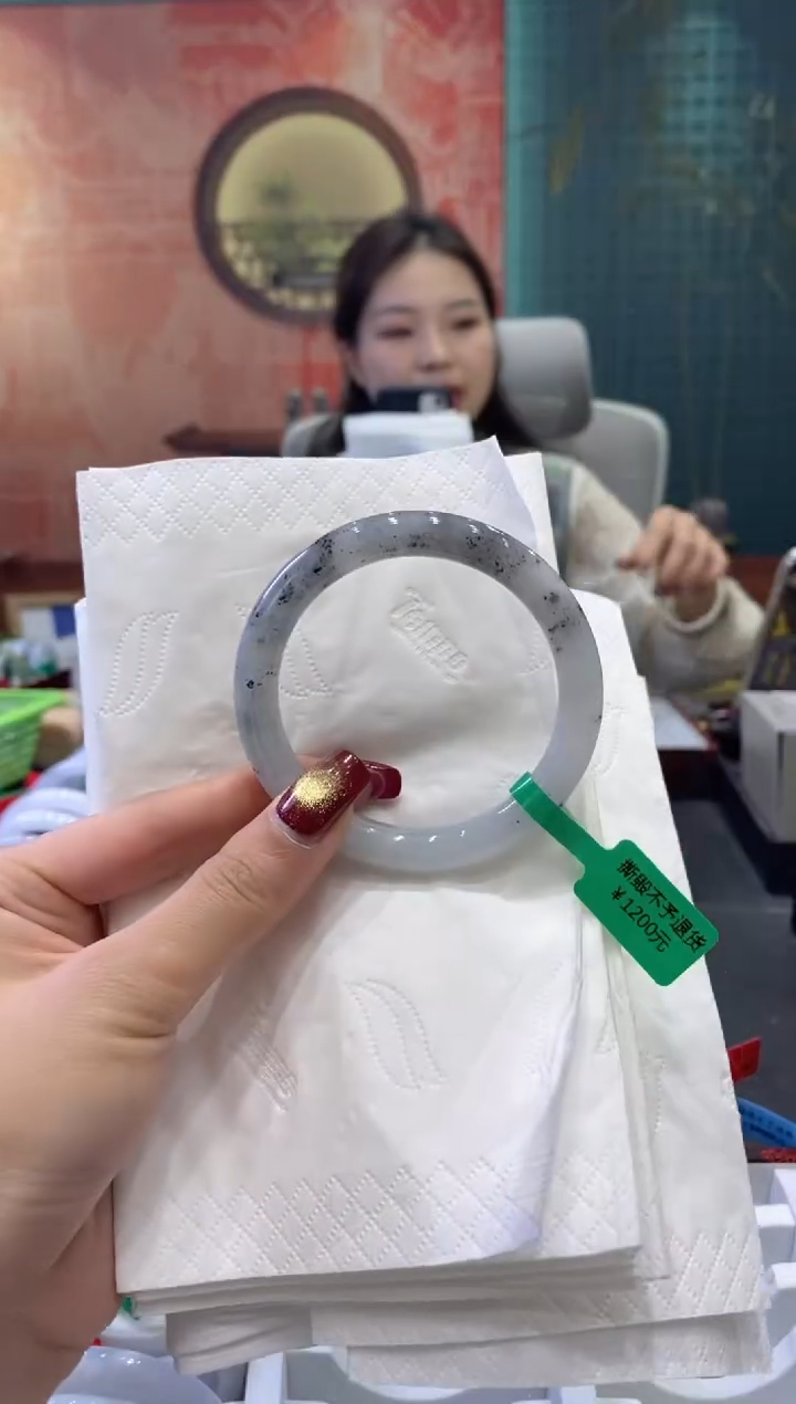 【闪购商品】翡翠手镯未镶嵌多人04740