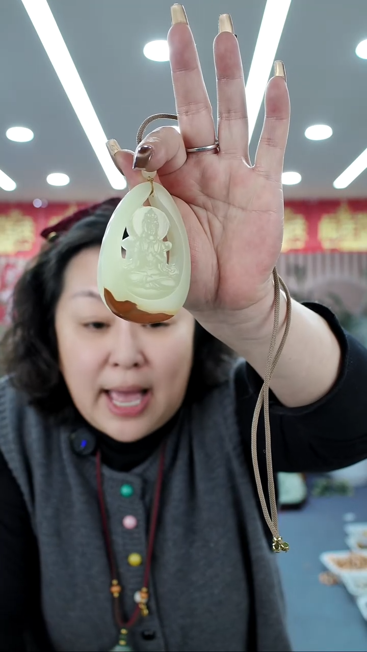 颈饰未镶嵌和田玉吊坠