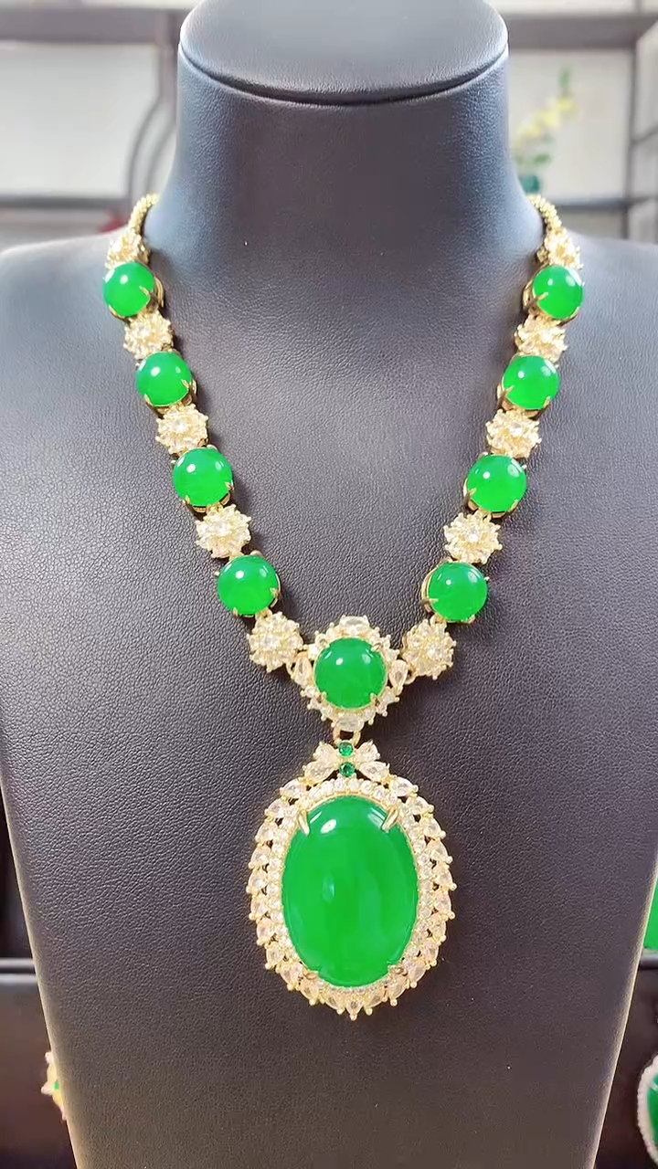 【闪购商品】玛瑙/玉髓吊坠(赠链)未镶嵌东方之心