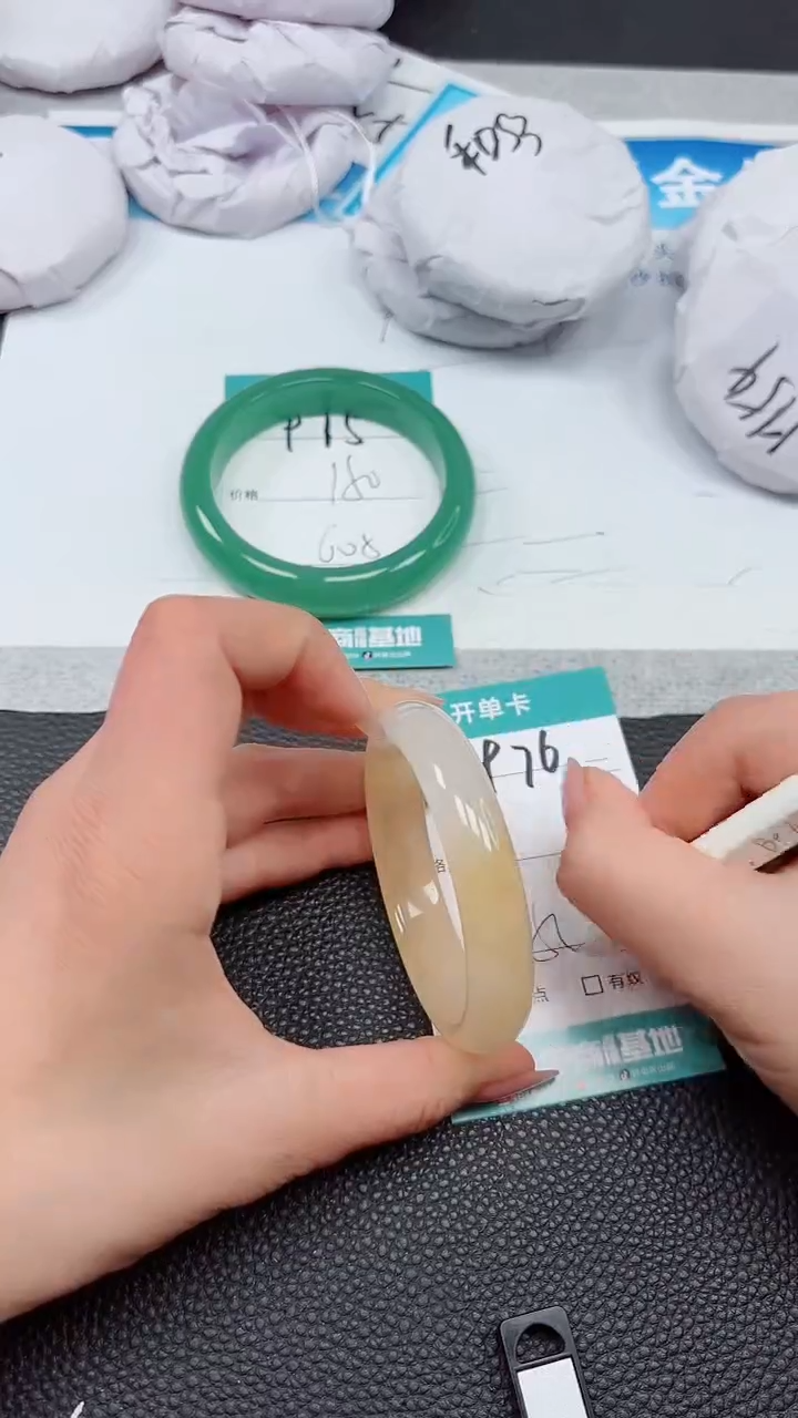 【闪购商品】石英质玉手镯未镶嵌976