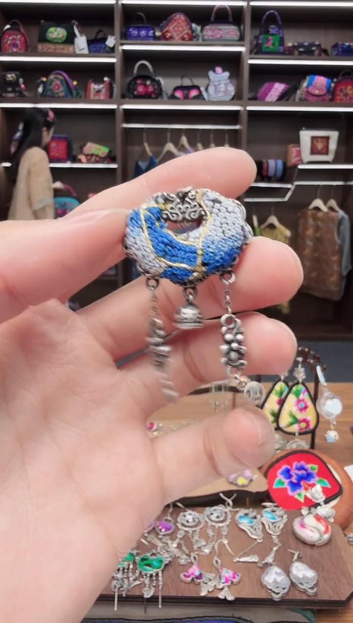 织绣61蒙阿苏苗绣传承旗舰店