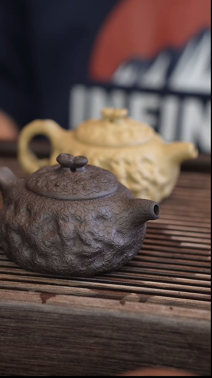 茶壶紫砂供春 黑金砂 170cc