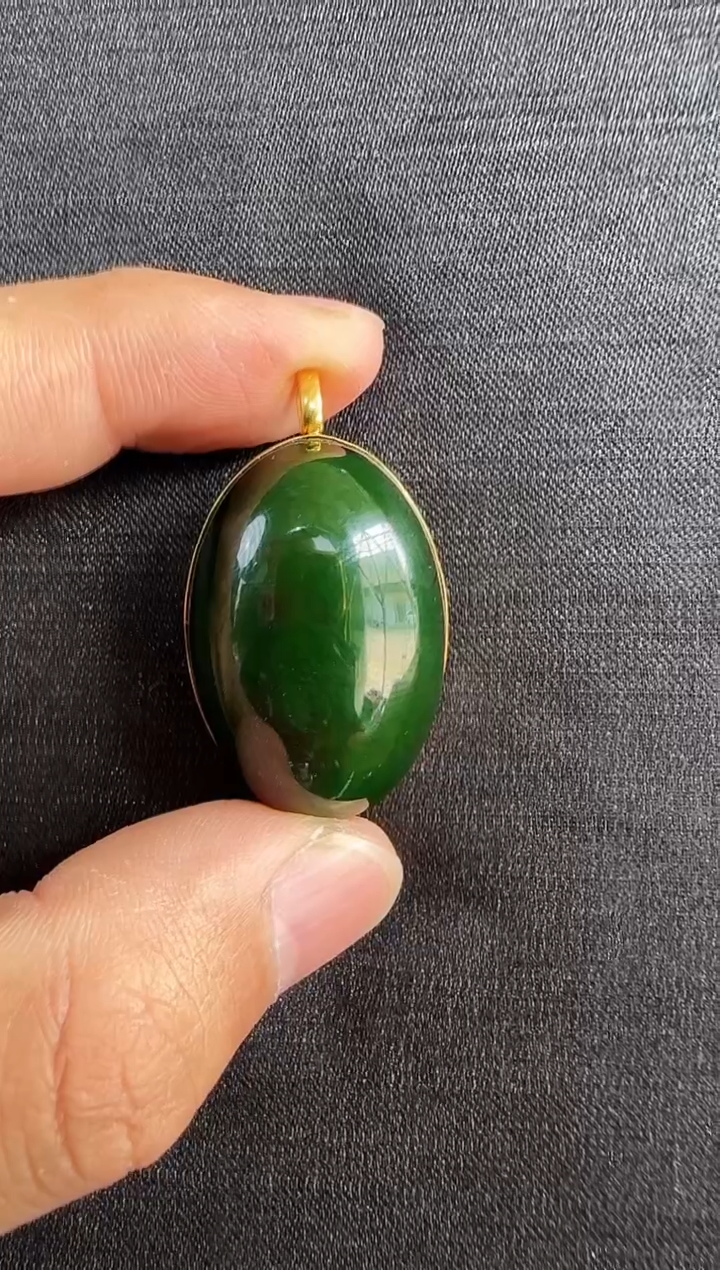 【闪购商品】和田玉吊坠18K金镶嵌俄七聚红皮老料蛋面吊坠