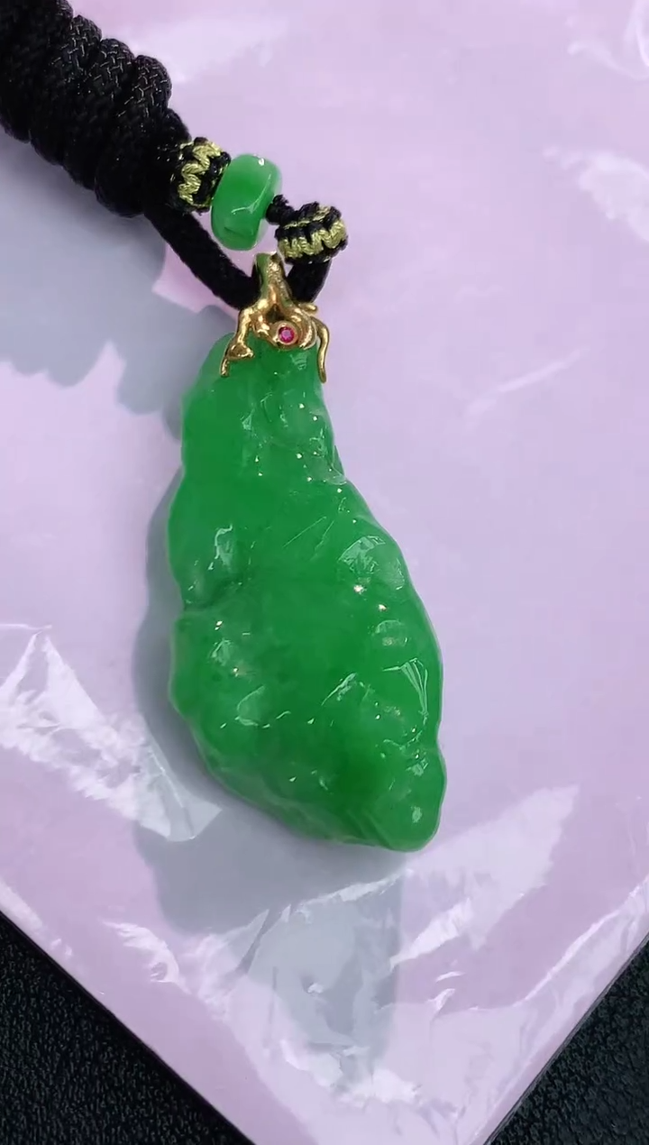 颈饰未镶嵌翡翠赠礼盒证书 丁丁