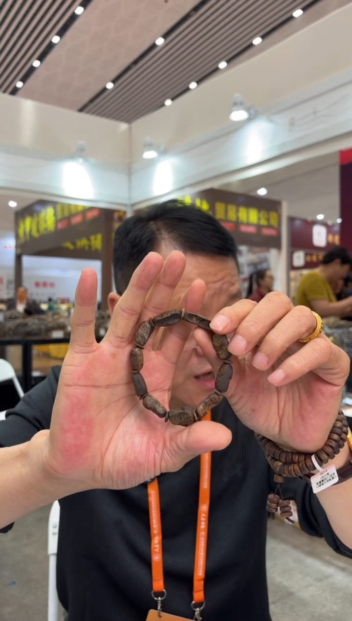 沉香手串铁头绿油王12克/多样性发一