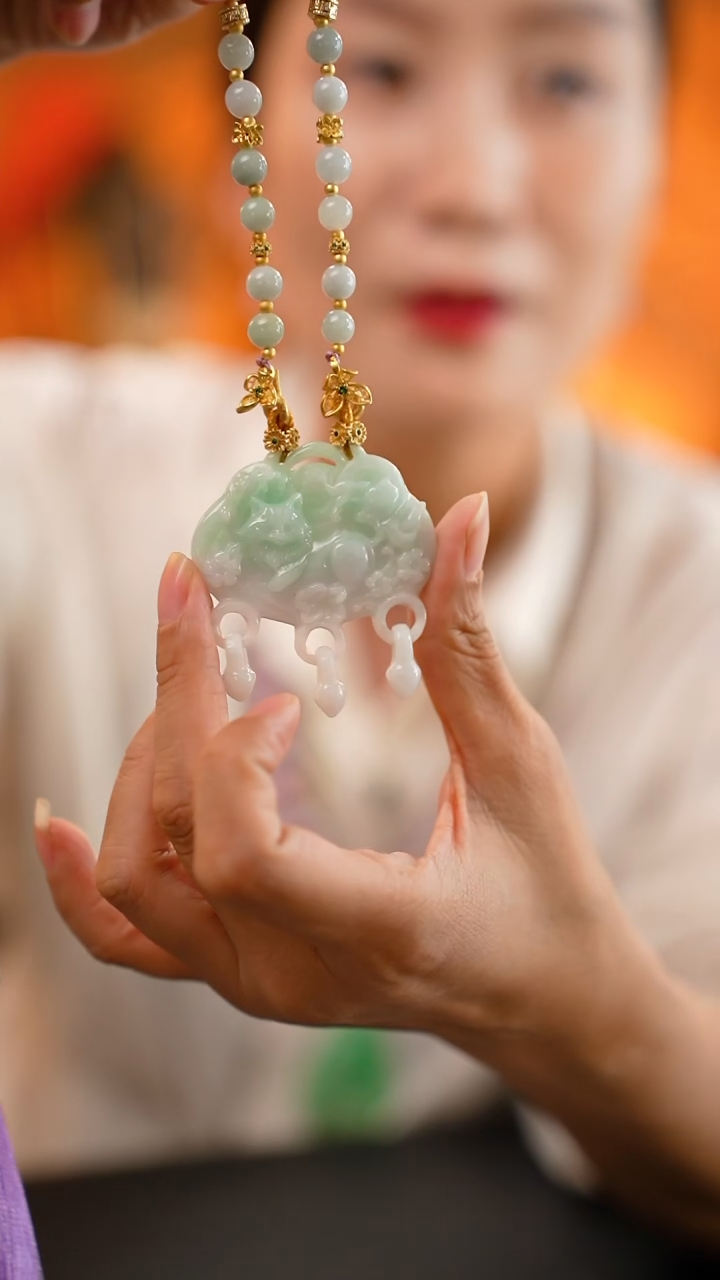 翡翠未镶嵌颈饰24小时内发货质保A货