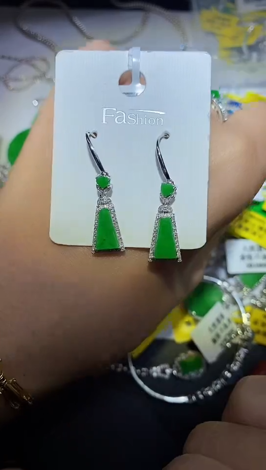 【闪购商品】翡翠耳饰18K金镶嵌18k金耳饰