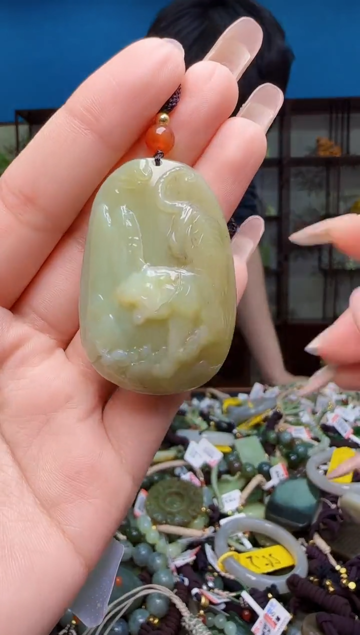 颈饰未镶嵌和田玉1