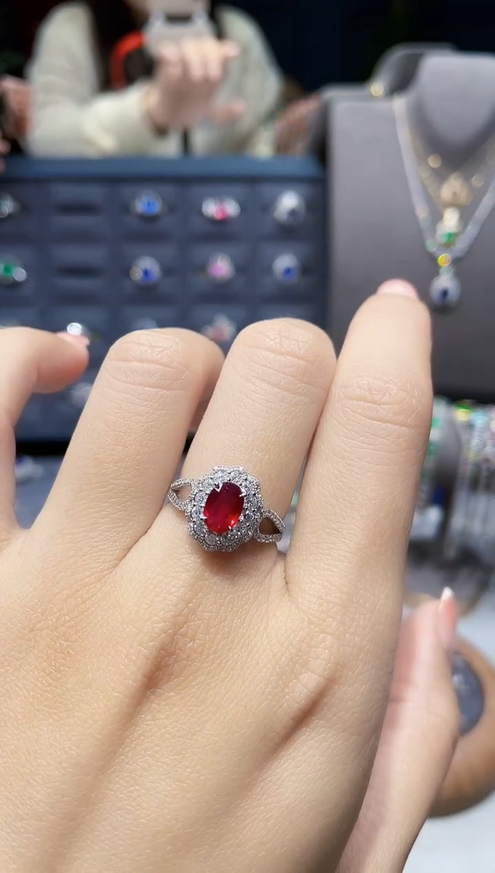 【闪购商品】红宝石戒指18K金镶嵌1.15克拉