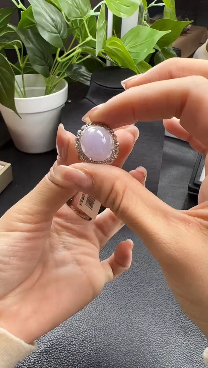 【闪购商品】翡翠戒指18K金镶嵌鸽子蛋戒指