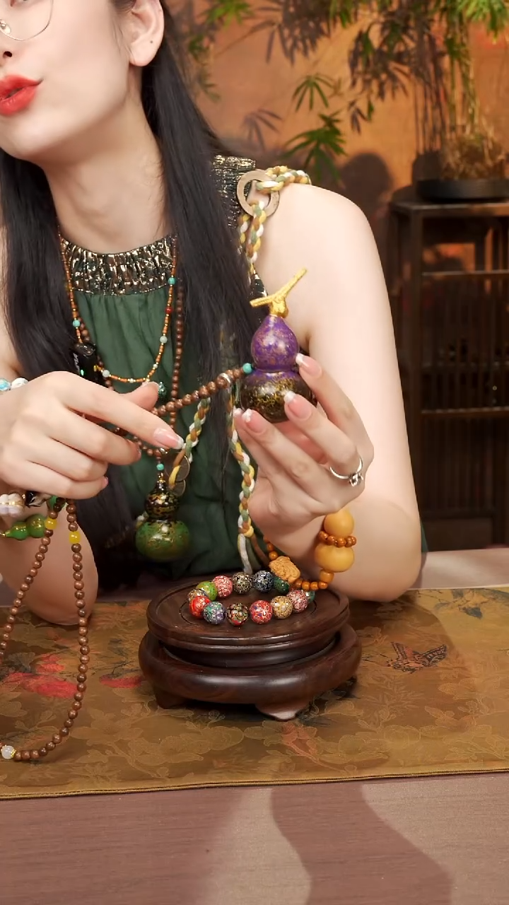 147易林大漆脖挂小葫芦---158