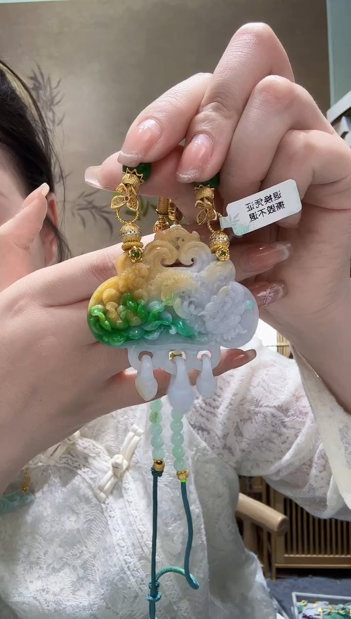 翡翠未镶嵌颈饰吊坠