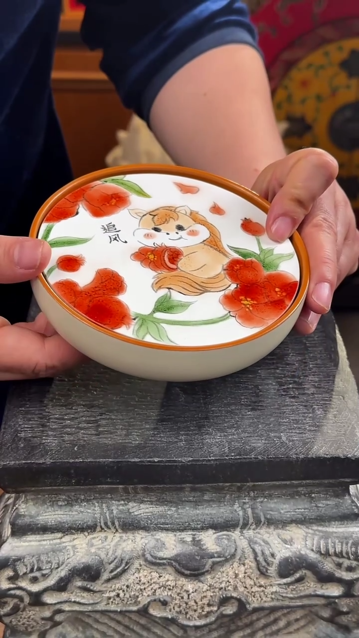 1+陶瓷釉上彩木托茶托十二生肖