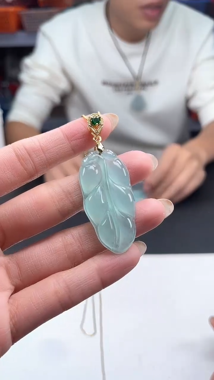 吊坠(赠链)未镶嵌石英质玉吊坠