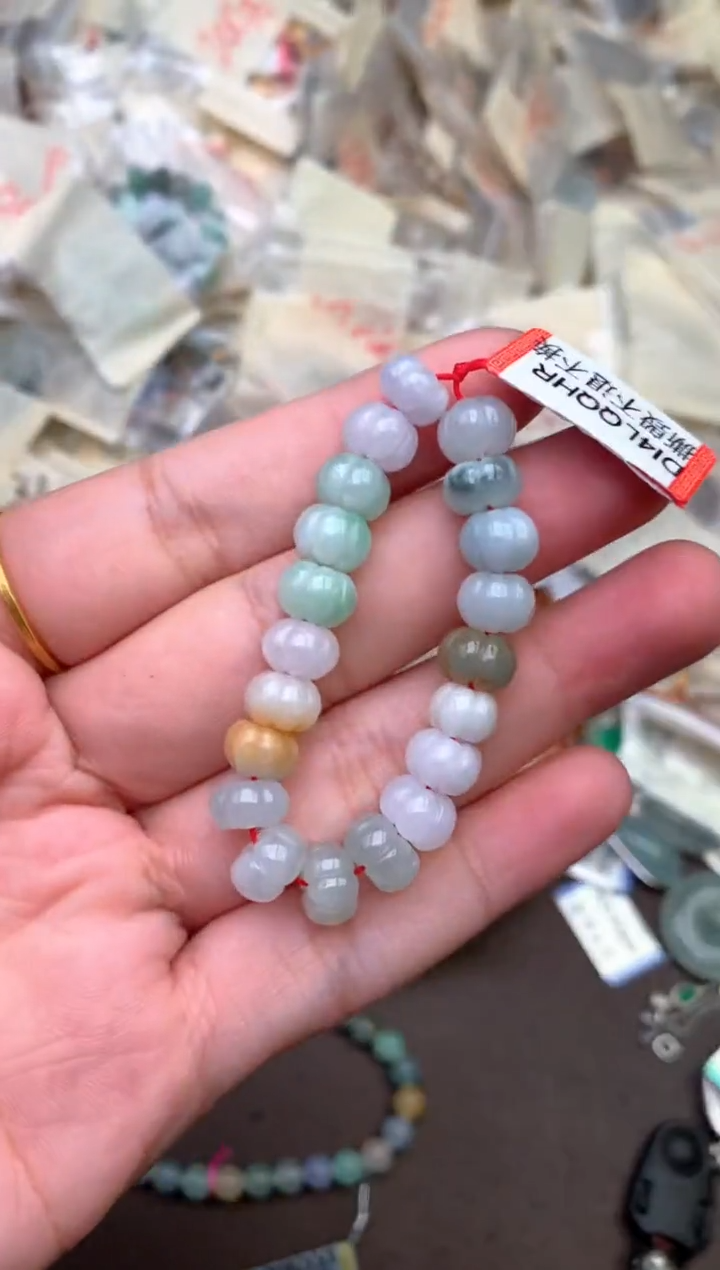 未镶嵌挂件翡翠   —