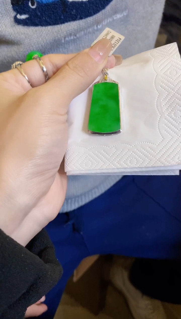 【闪购商品】定制翡翠18K金镶嵌吊坠
