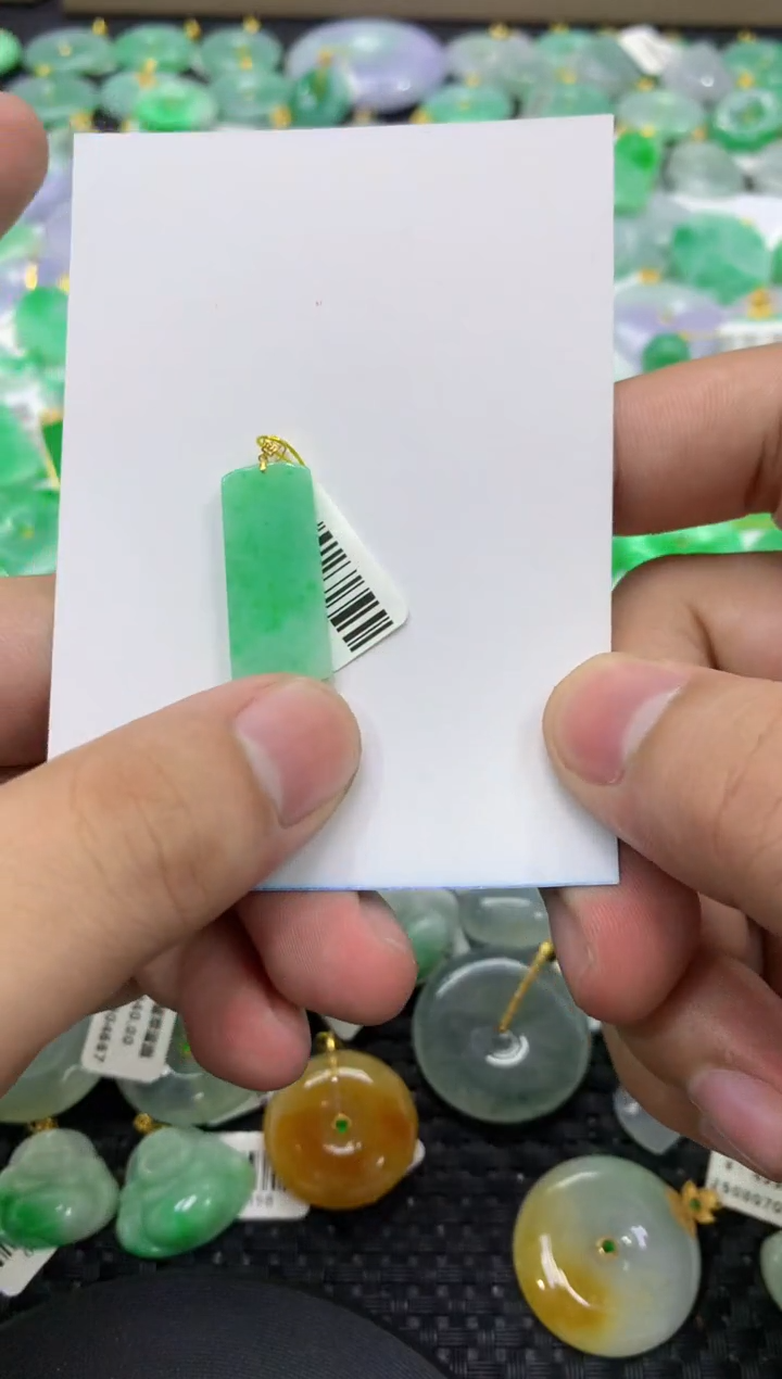 颈饰18K金镶嵌翡翠76734778562584