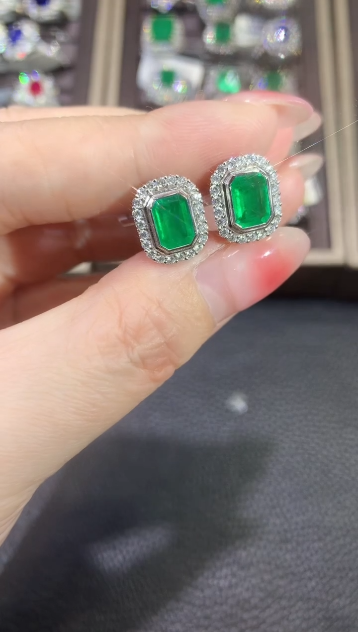 【闪购商品】祖母绿耳饰18K金镶嵌D52 