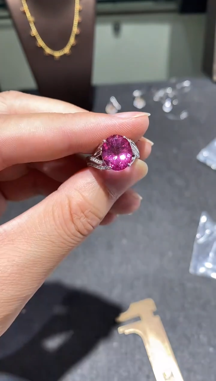 银S925镶嵌戒指托帕石戒指