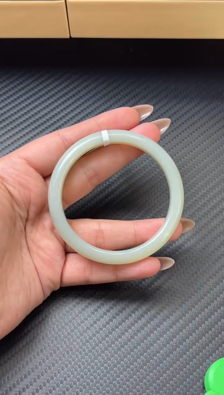 未镶嵌手镯和田玉且末近矿微色差56+SM