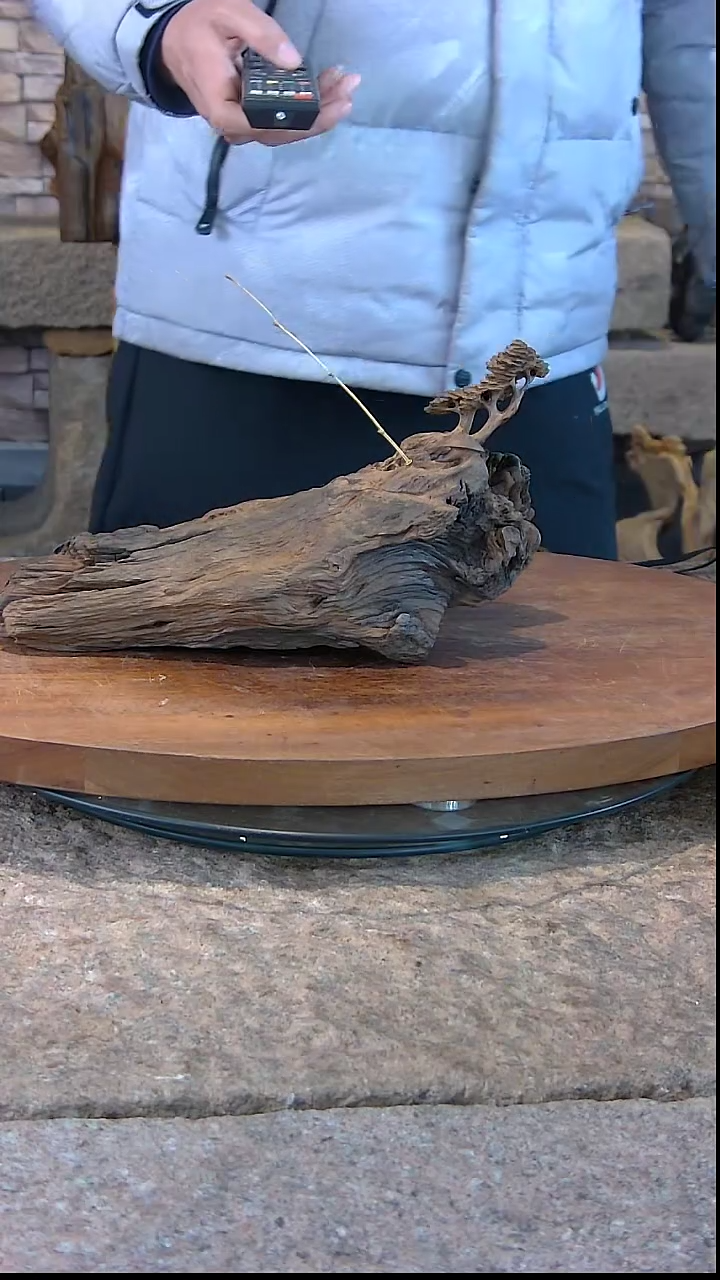 【闪购商品】木木雕金丝楠线香摆件