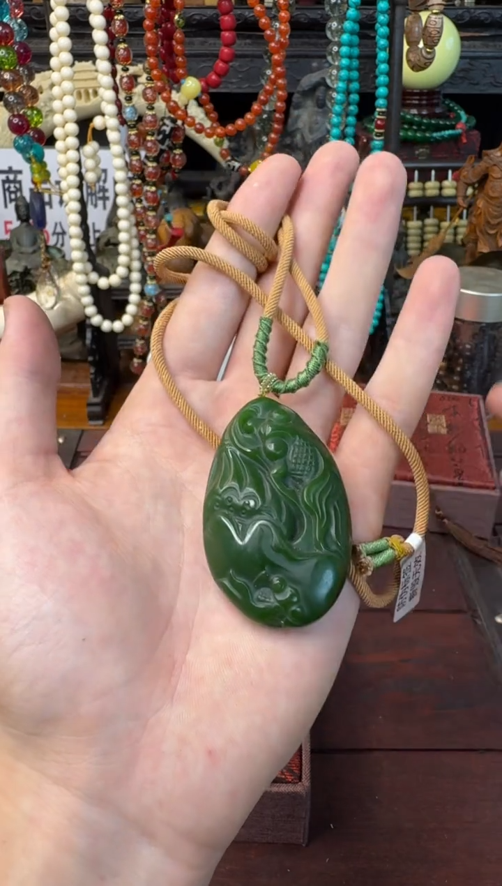 瓷片主播精选精品链接——————菠菜绿吊坠