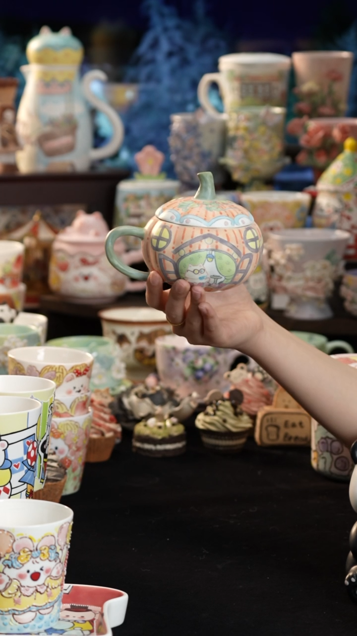 摆件陶景德镇釉下彩手绘设计师款陶瓷