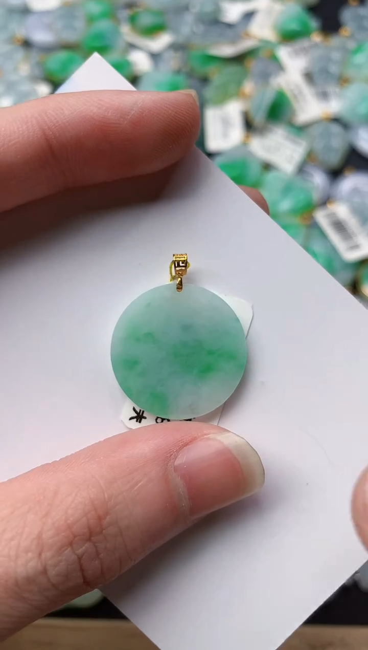 【闪购商品】翡翠颈饰18K金镶嵌28.......