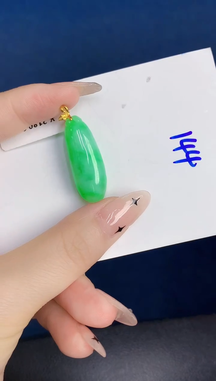 颈饰18K金镶嵌翡翠缅甸天然翡翠A货
