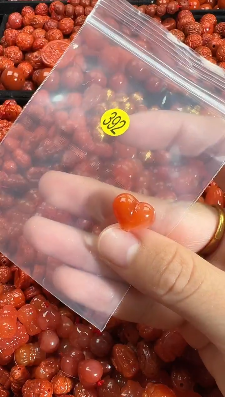 颈饰未镶嵌南红玛瑙1