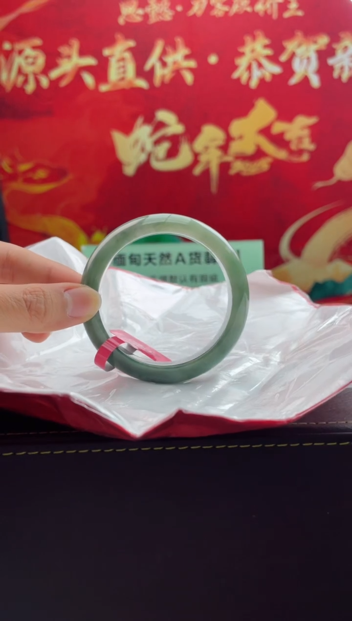 【闪购商品】翡翠手镯未镶嵌1翡翠手镯（微瑕）