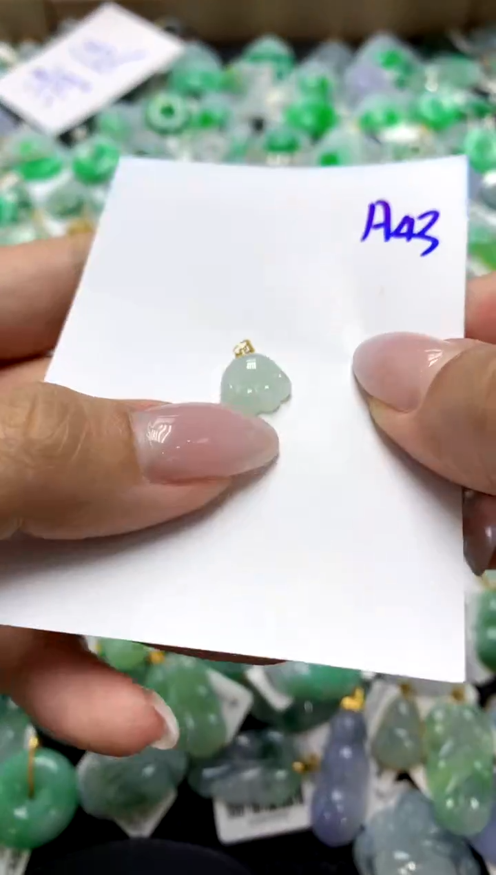 翡翠18K金镶嵌颈饰11111111111111111