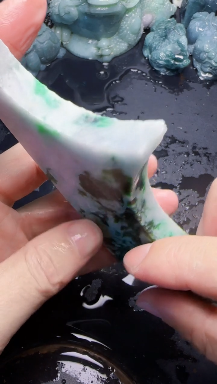 颈饰未镶嵌翡翠像**月91