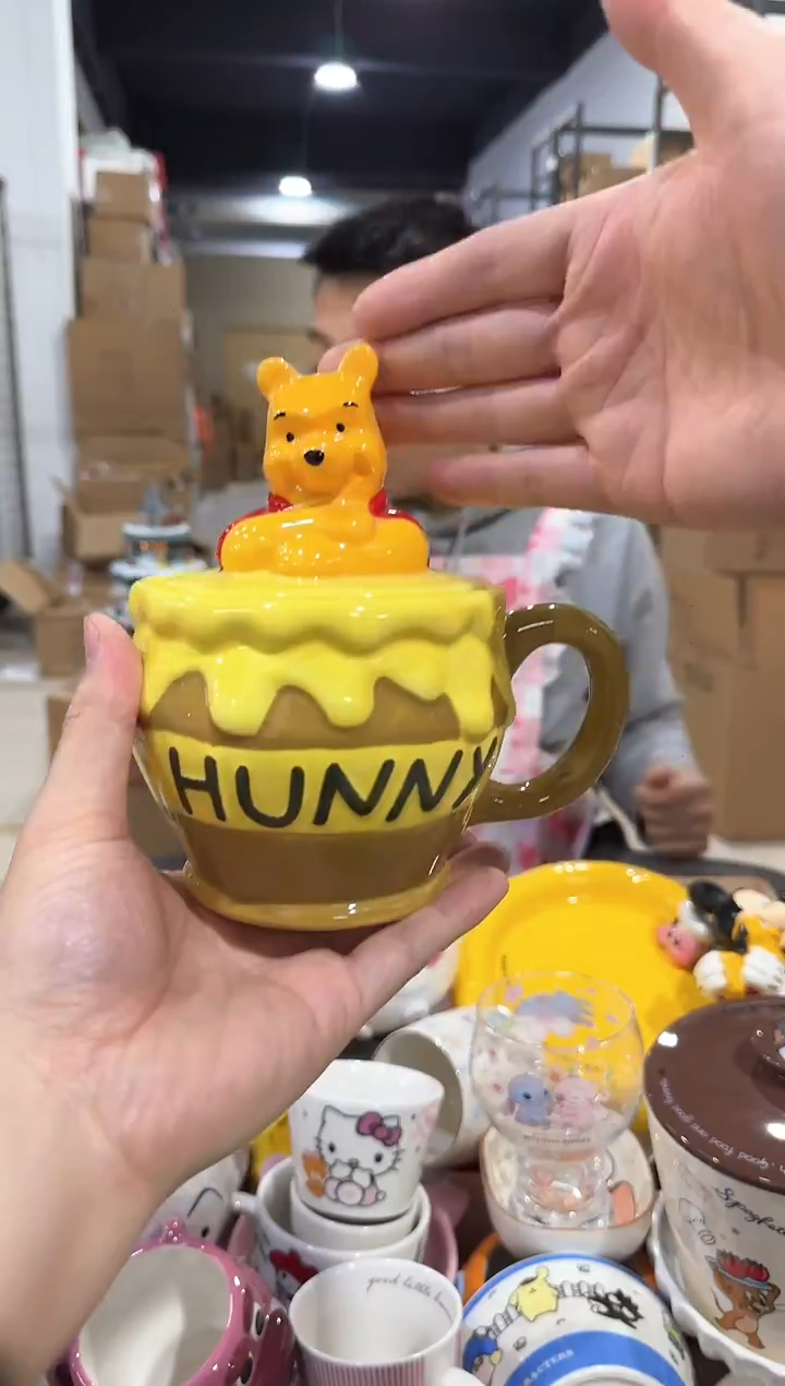 瓷片Q版维尼蜂蜜带盖杯