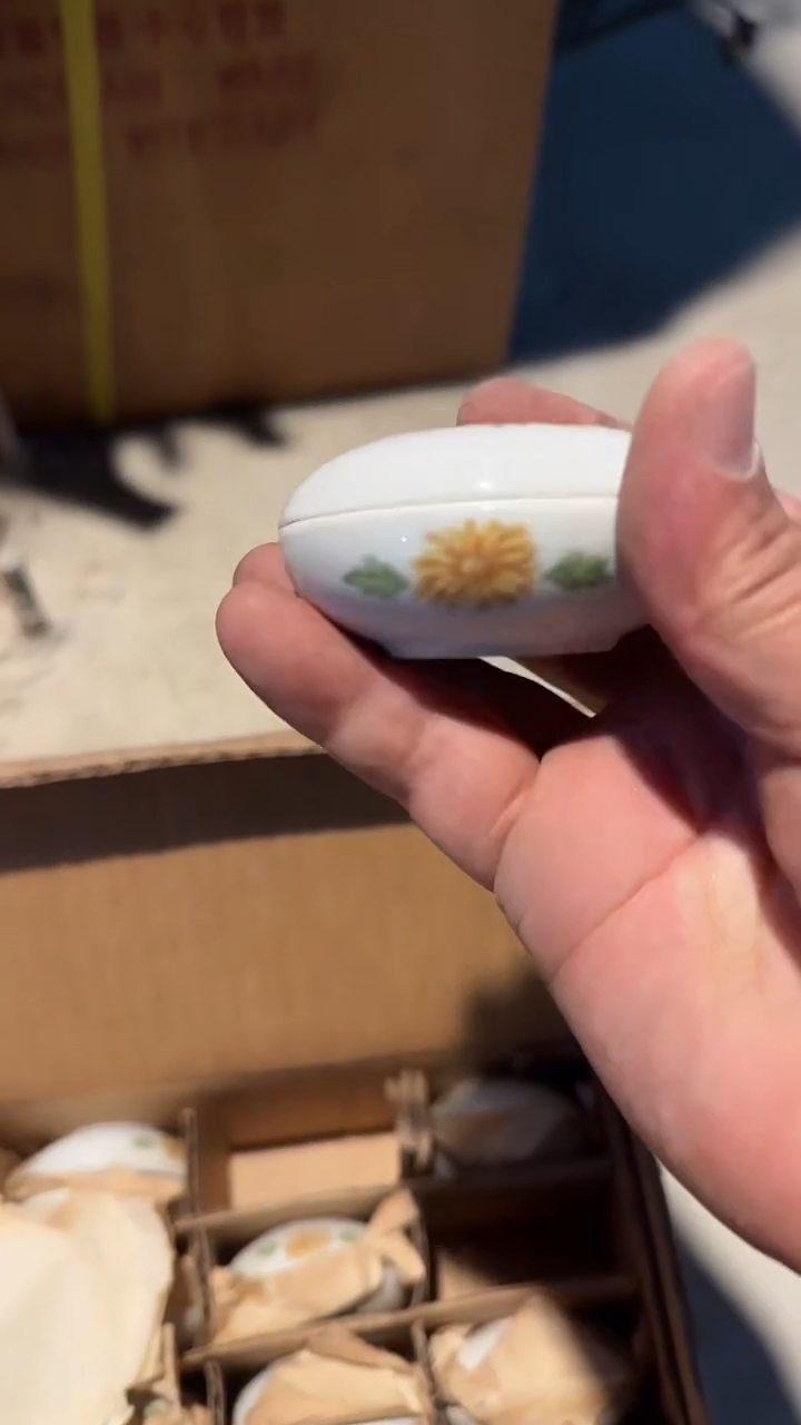 出口创汇陶瓷菊花盒子胭脂盒