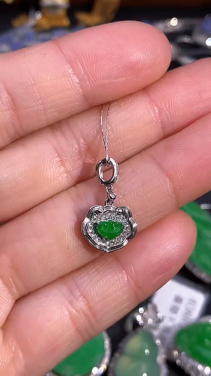 【闪购商品】翡翠吊坠(不含链)18K金镶嵌吊坠