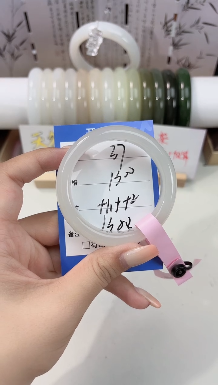 未镶嵌手镯和田玉高冰白37