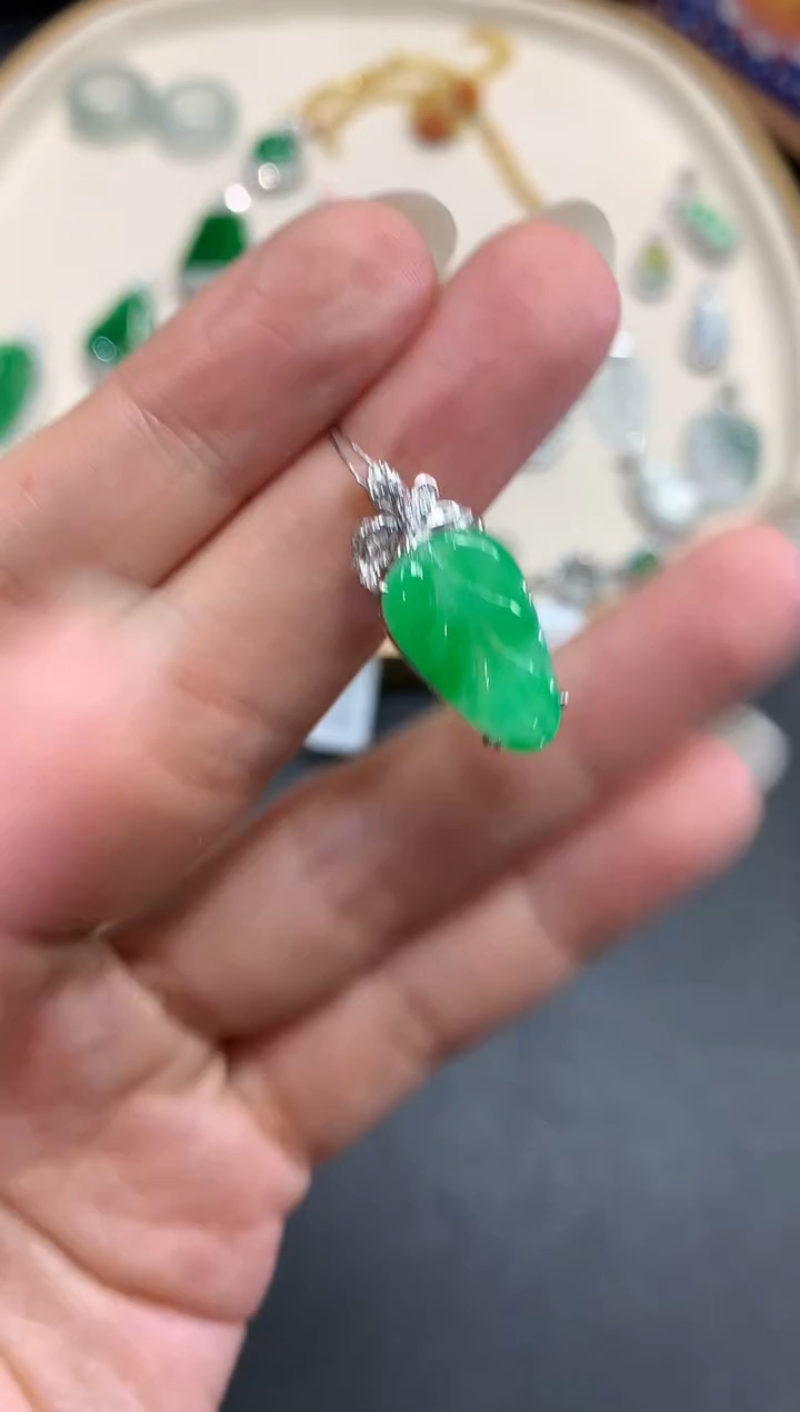 【闪购商品】翡翠吊坠(不含链)18K金镶嵌W673|4800