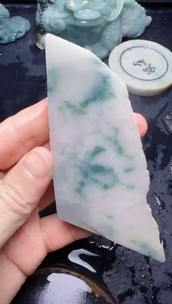 颈饰未镶嵌翡翠像**月56