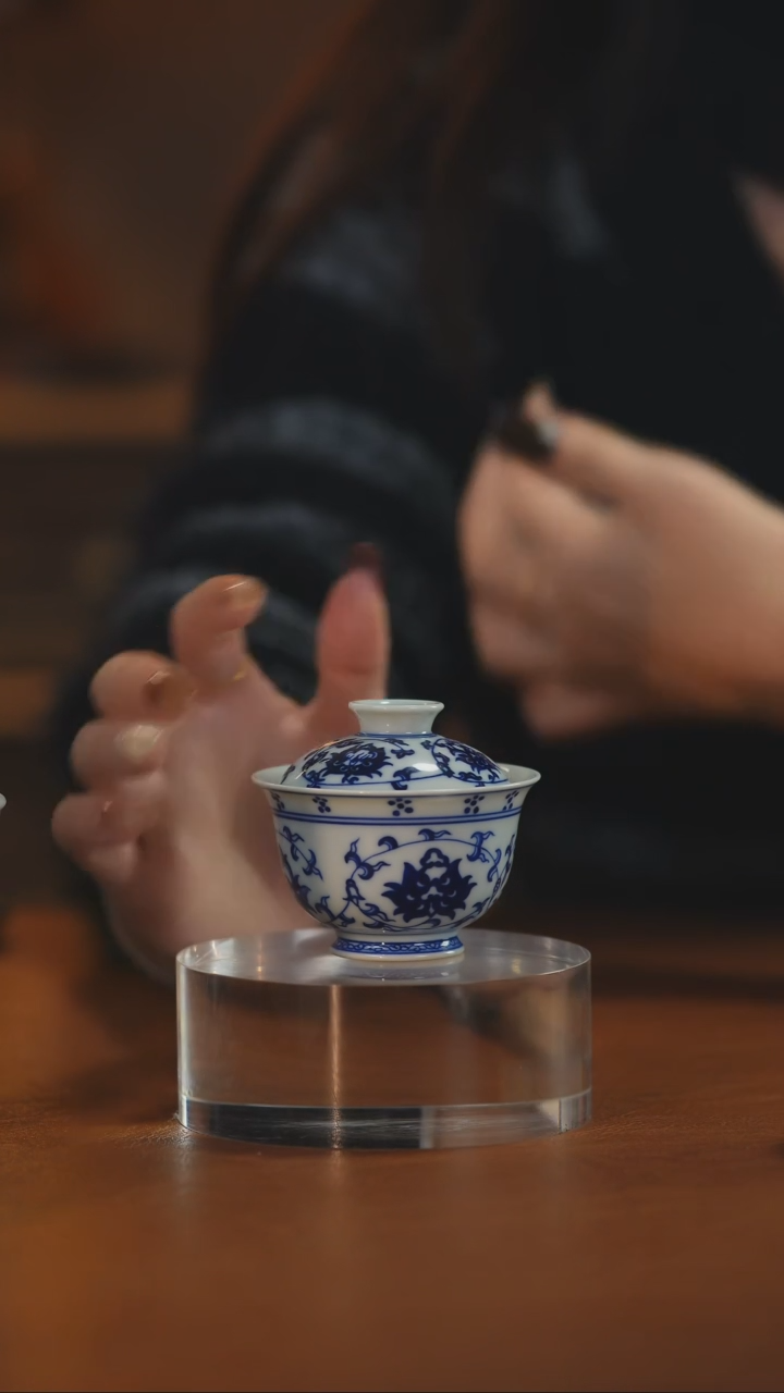 青花缠枝莲迷你小盖碗