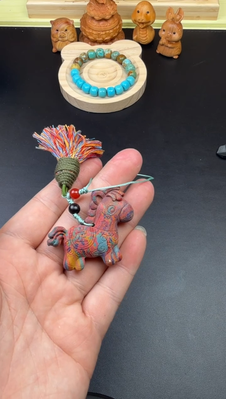 木敦煌小马挂件一个