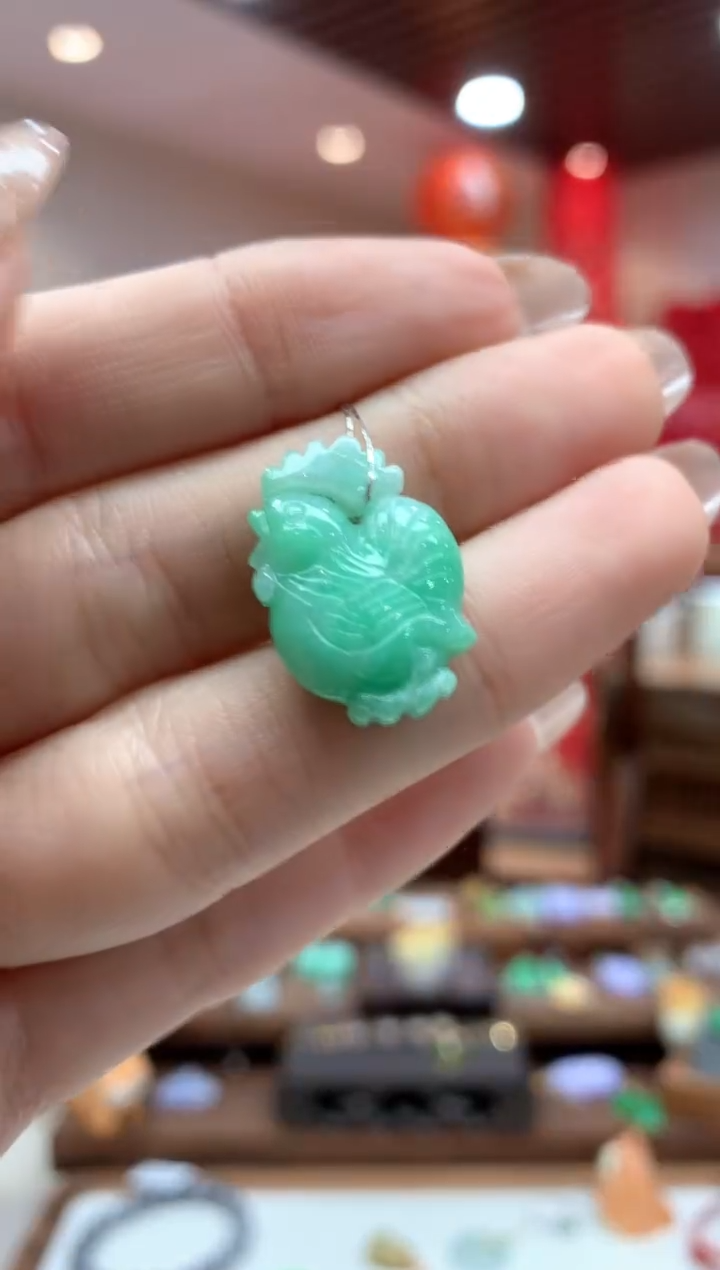 【闪购商品】翡翠吊坠(不含链)未镶嵌鸡