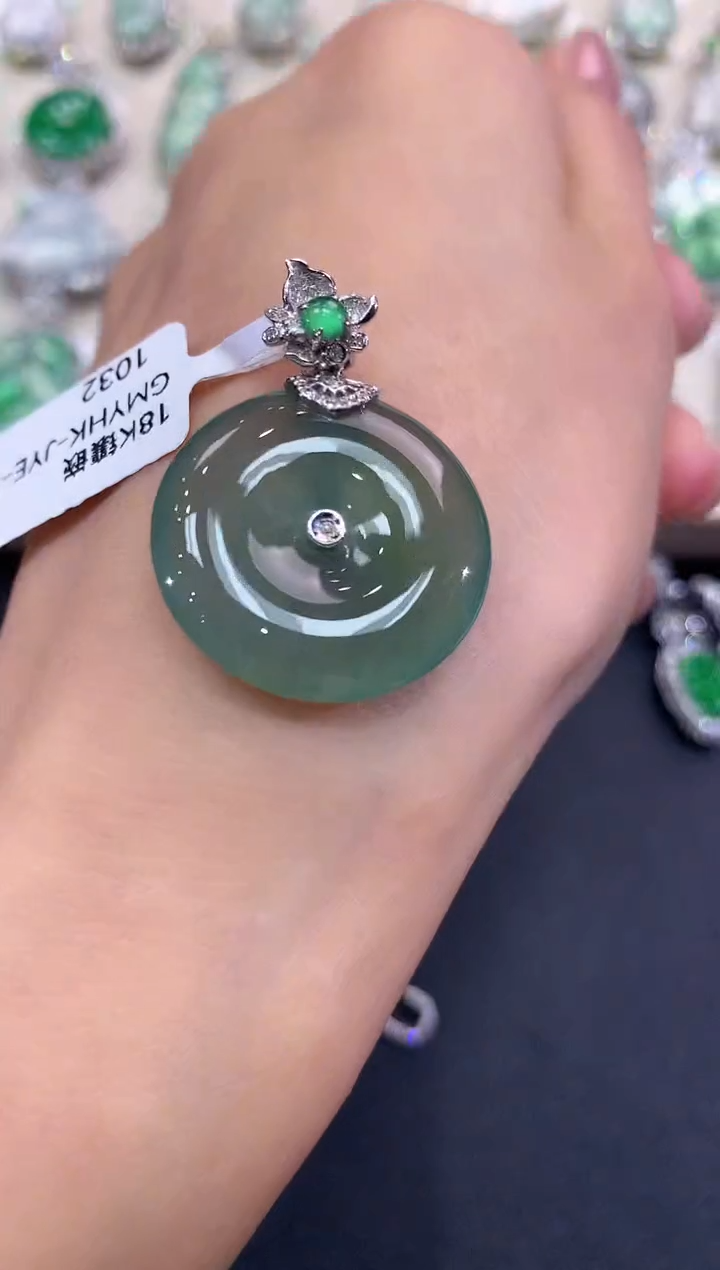 【闪购商品】翡翠吊坠(不含链)18K金镶嵌q76