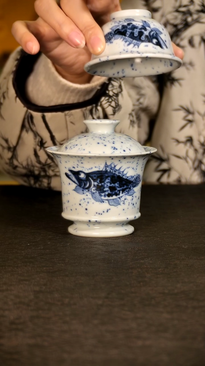 唐语撒蓝青花鳜鱼盖碗