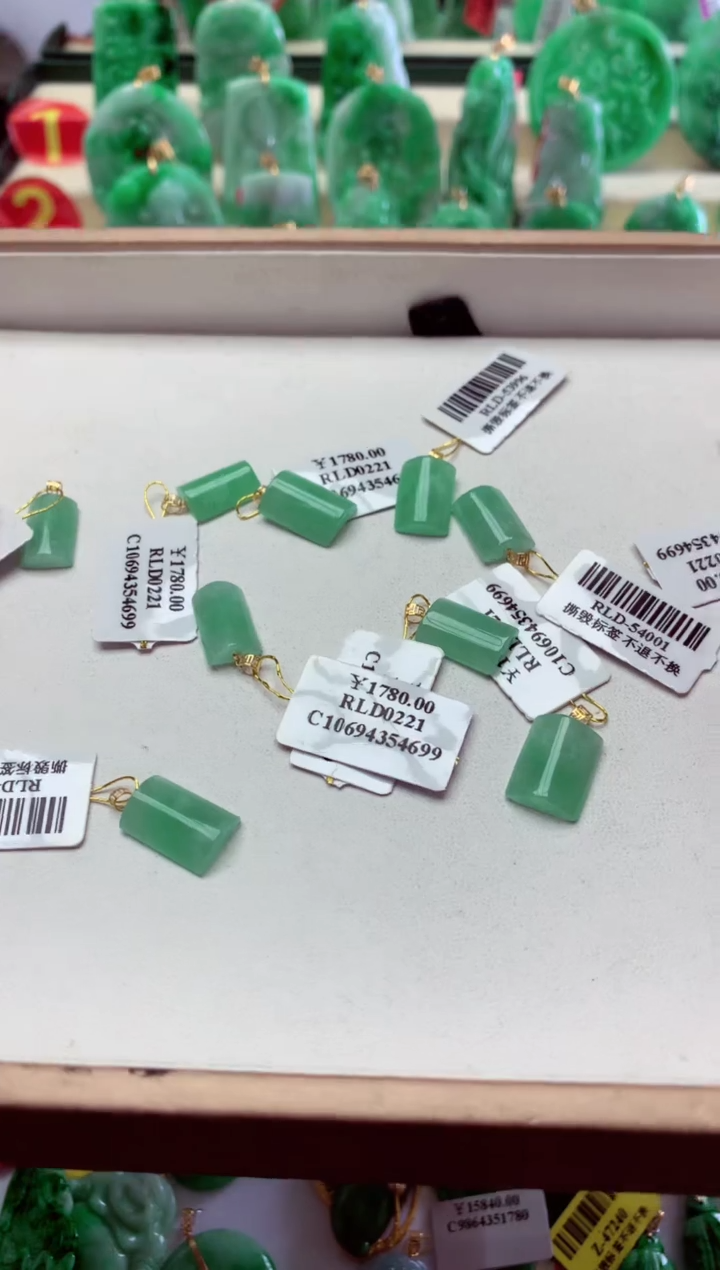 【闪购商品】翡翠颈饰18K金镶嵌多样性发货其中一件