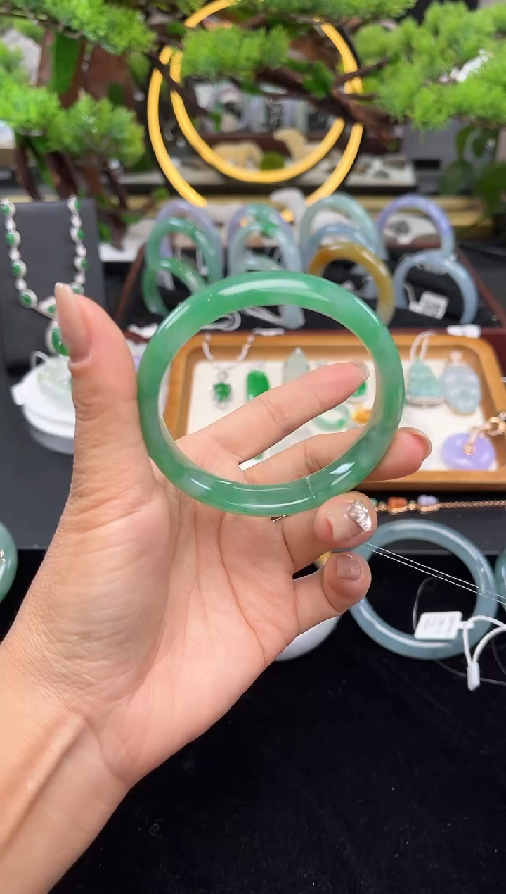 未镶嵌手镯翡翠手镯